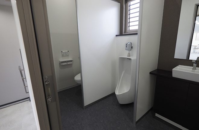 2階トイレ　|　大阪市城東区の快適な倉庫事務所